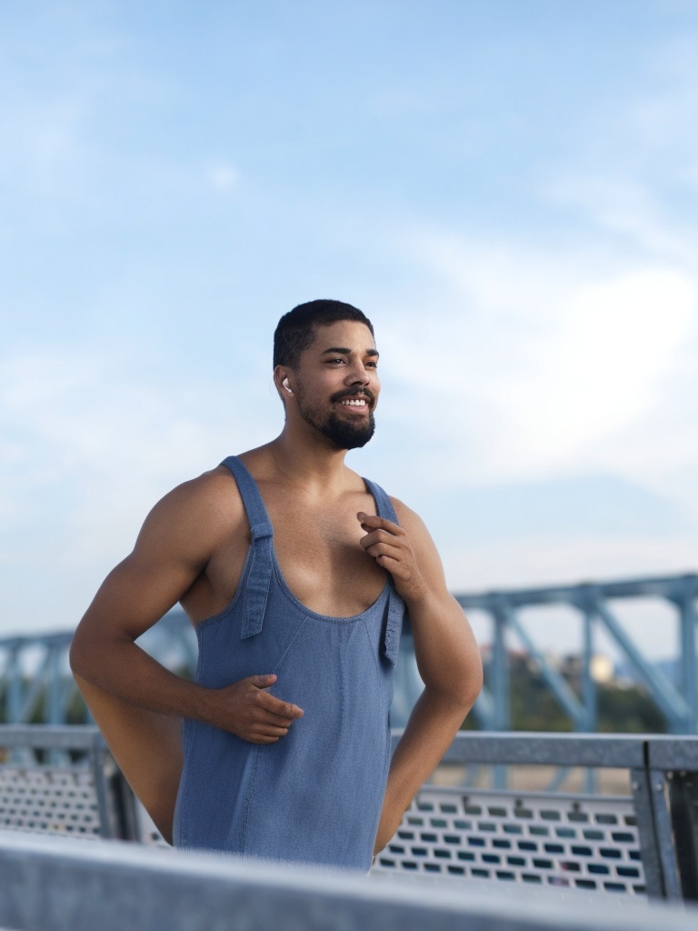 person_01_athlete_running__garment_02_dungaree_denim.jpg