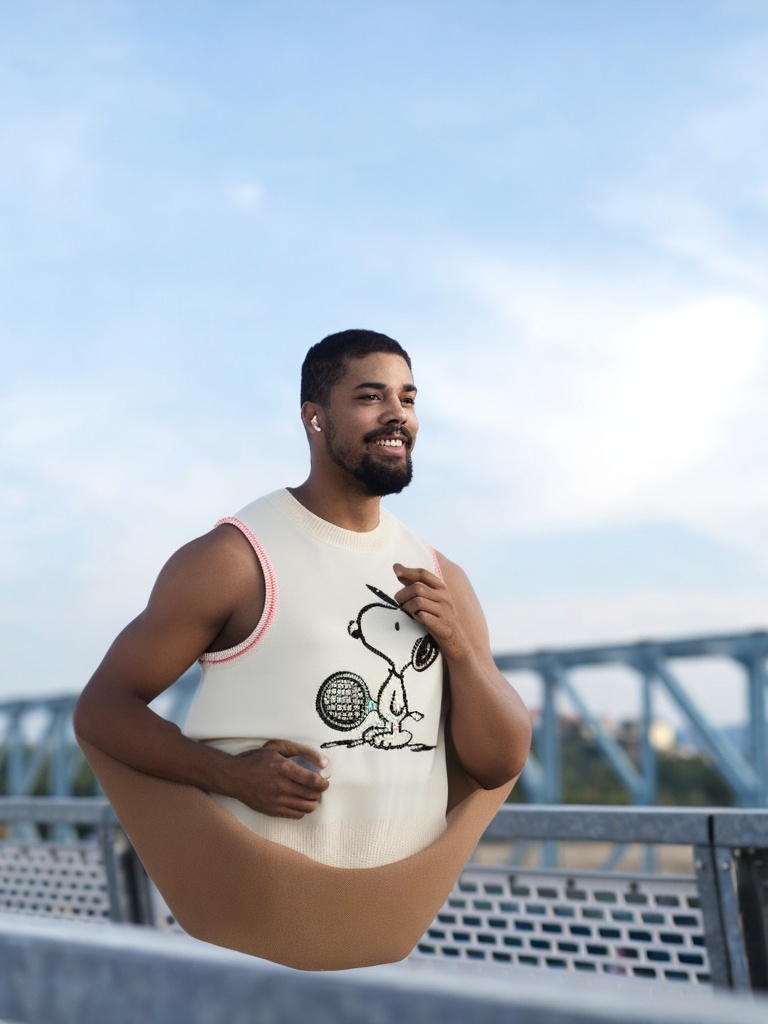 person_01_athlete_running__garment_09_vest_snoopy_tennis.jpg