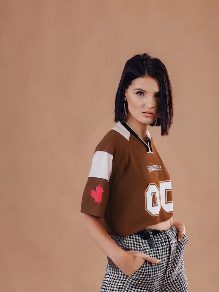 person_02_business_woman_cream__garment_07_jersey_dsquared.jpg
