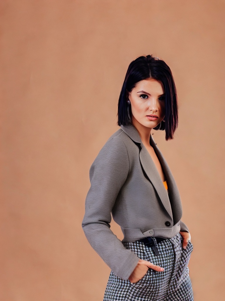 person_02_business_woman_cream__garment_15_overcoat_woolen.jpg