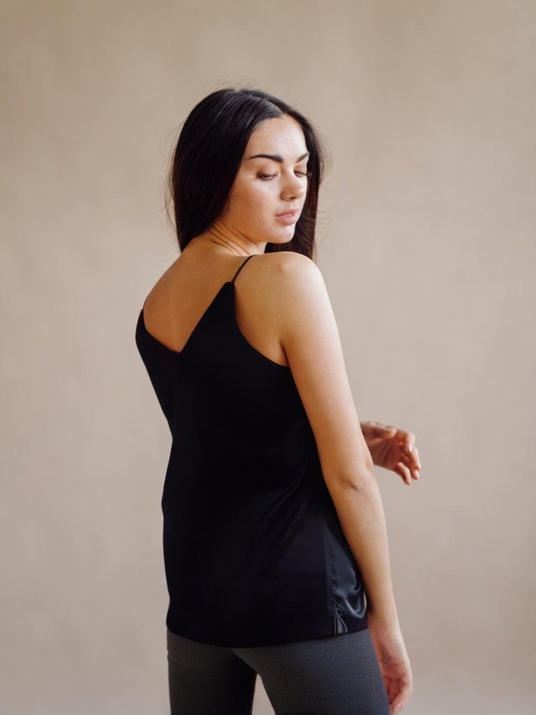 person_04_fashion_portrait_woman__garment_13_skirt_orchid_maxi.jpg