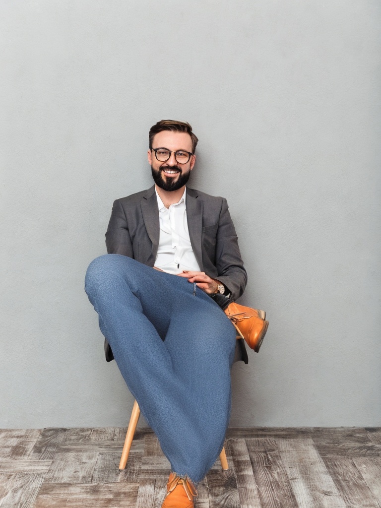 person_05_man_casual_sitting__garment_04_shorts_denim.jpg