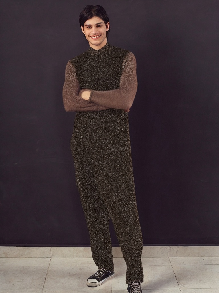 person_07_handsome_young_man__garment_05_gown_black_sequin.jpg