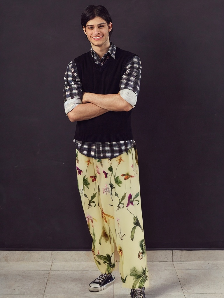 person_07_handsome_young_man__garment_13_skirt_orchid_maxi.jpg