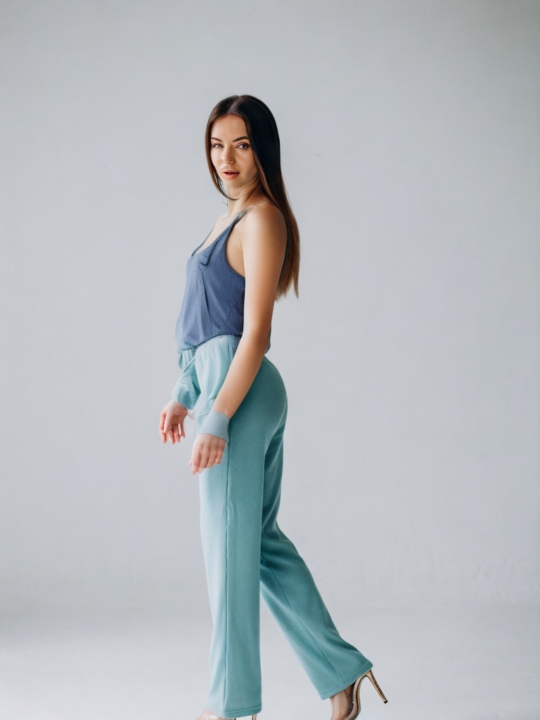 person_10_woman_model__garment_02_dungaree_denim.jpg