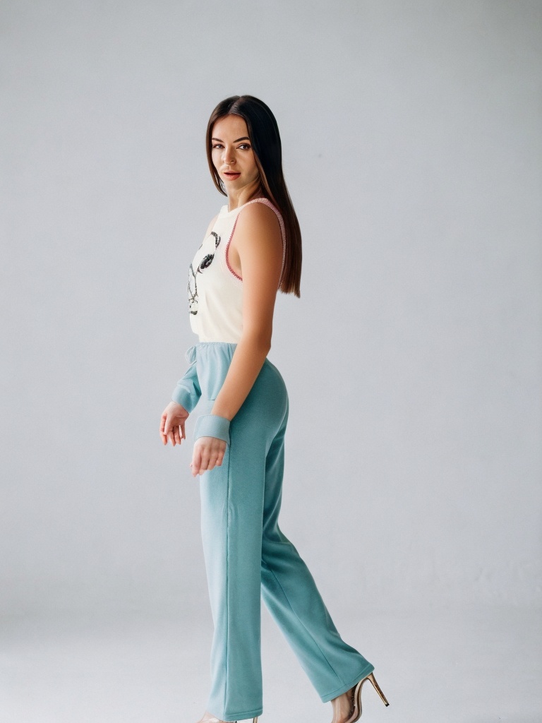 person_10_woman_model__garment_09_vest_snoopy_tennis.jpg