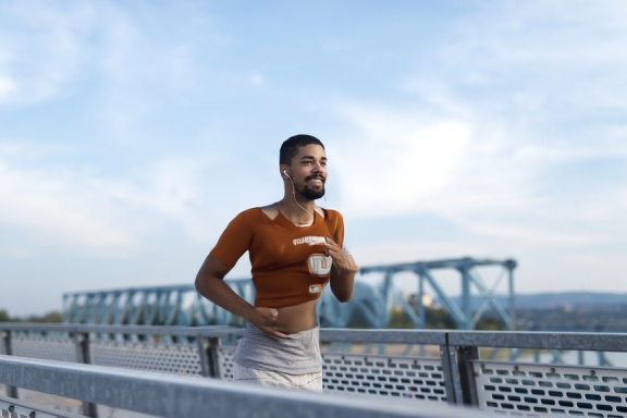 person_01_athlete_running__garment_07_jersey_dsquared.jpg