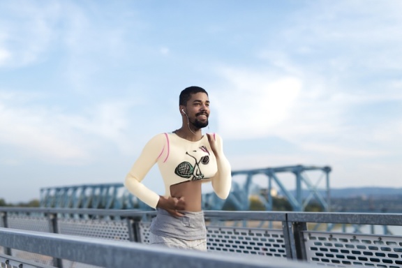 person_01_athlete_running__garment_09_vest_snoopy_tennis.jpg