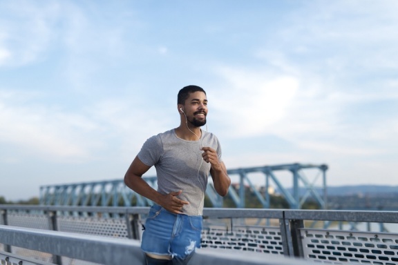 person_01_athlete_running__garment_11_jeans_patchwork.jpg
