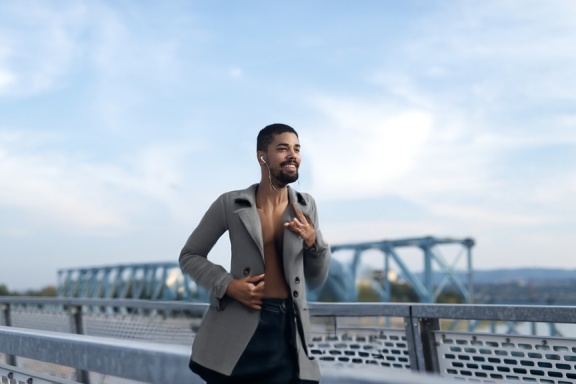 person_01_athlete_running__garment_15_overcoat_woolen.jpg