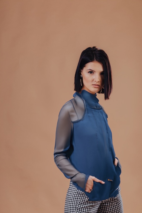 person_02_business_woman_cream__garment_02_dungaree_denim.jpg