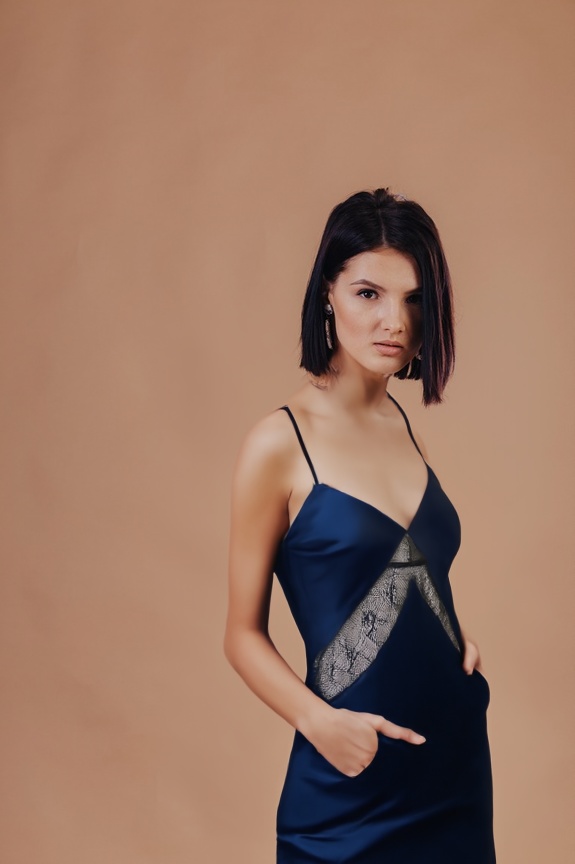 person_02_business_woman_cream__garment_12_slipdress_navy_silk.jpg