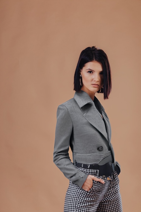 person_02_business_woman_cream__garment_15_overcoat_woolen.jpg