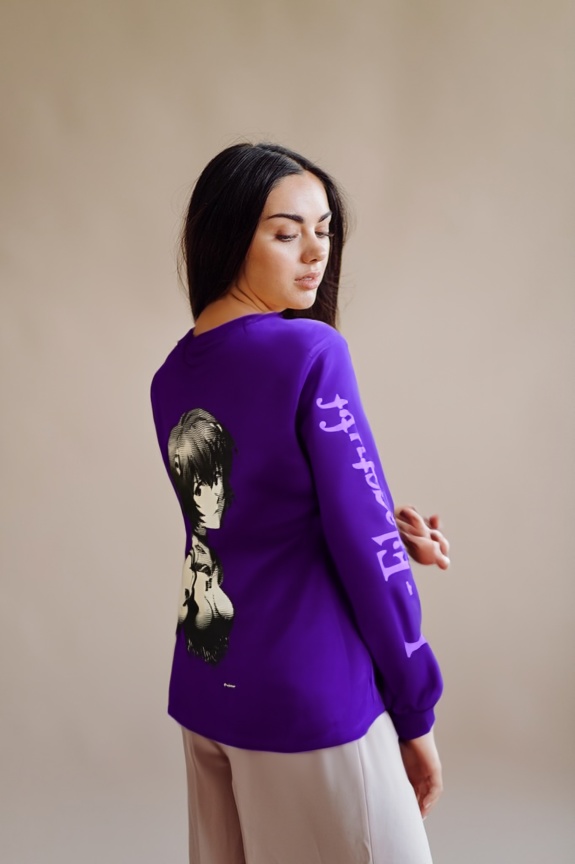 person_04_fashion_portrait_woman__garment_06_longsleeve_flagstuff.jpg