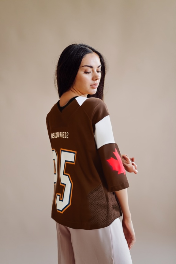 person_04_fashion_portrait_woman__garment_07_jersey_dsquared.jpg