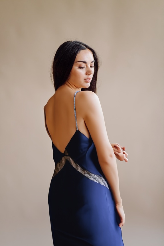 person_04_fashion_portrait_woman__garment_12_slipdress_navy_silk.jpg