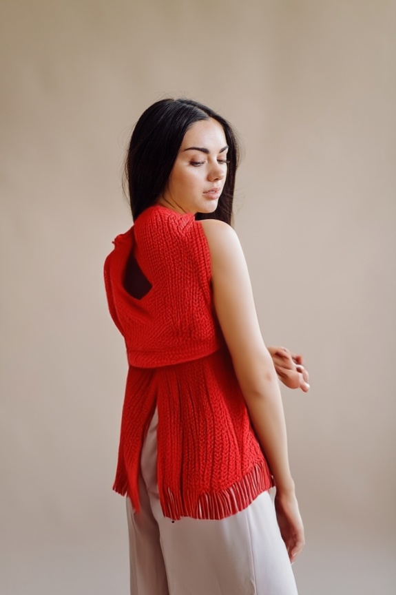 person_04_fashion_portrait_woman__garment_16_generic_adobe.jpg
