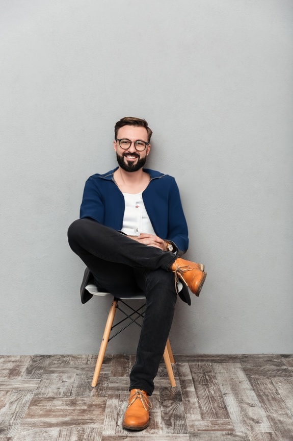 person_05_man_casual_sitting__garment_02_dungaree_denim.jpg