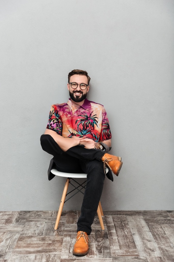 person_05_man_casual_sitting__garment_03_shirt_dolce.jpg