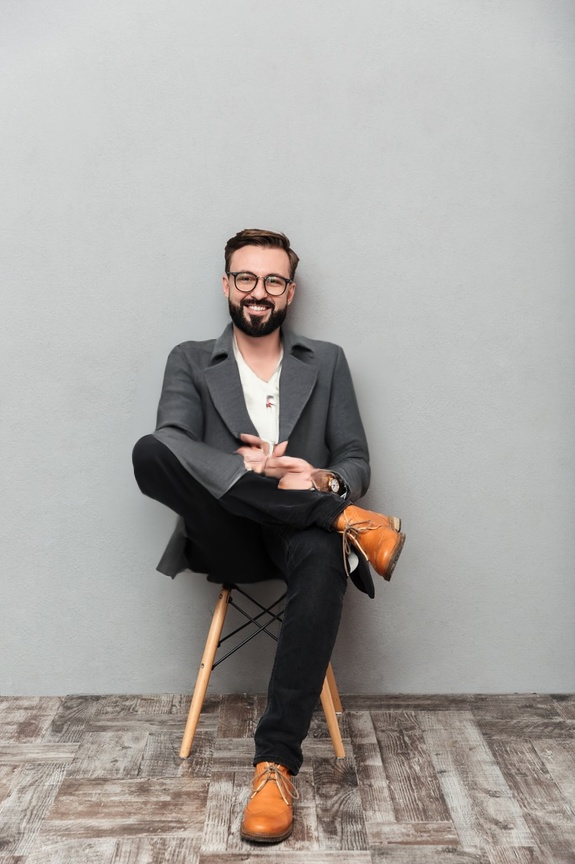 person_05_man_casual_sitting__garment_15_overcoat_woolen.jpg