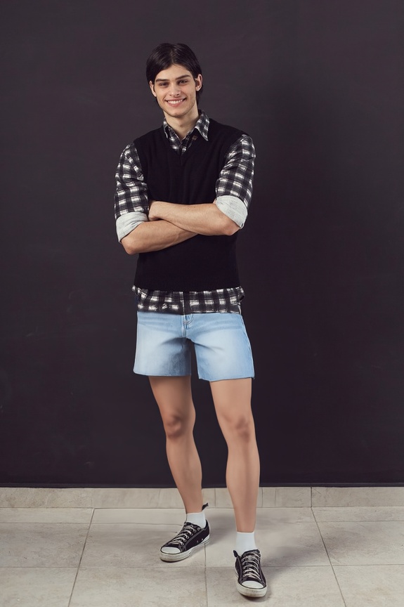 person_07_handsome_young_man__garment_04_shorts_denim.jpg
