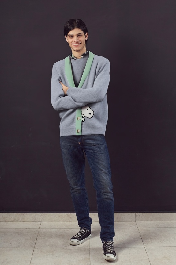 person_07_handsome_young_man__garment_08_cardigan_snoopy.jpg