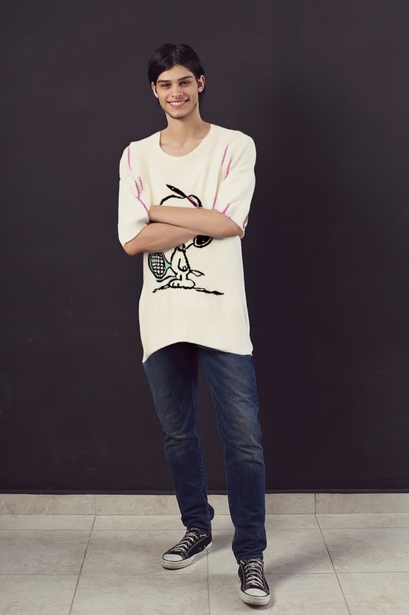 person_07_handsome_young_man__garment_09_vest_snoopy_tennis.jpg