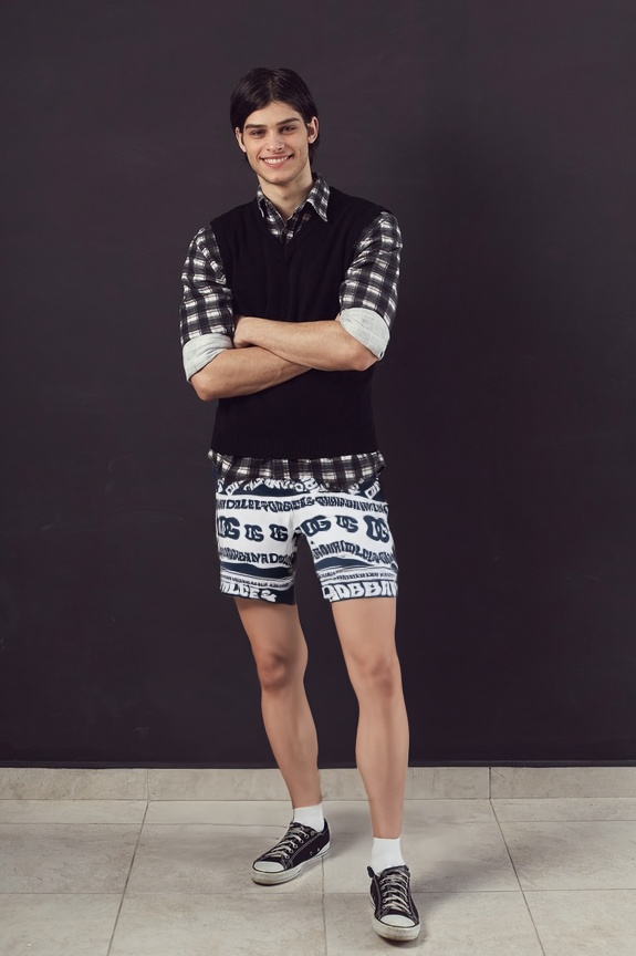 person_07_handsome_young_man__garment_10_swim_shorts_dolce.jpg
