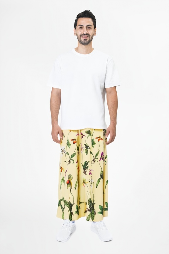 person_09_man_white_tshirt__garment_13_skirt_orchid_maxi.jpg