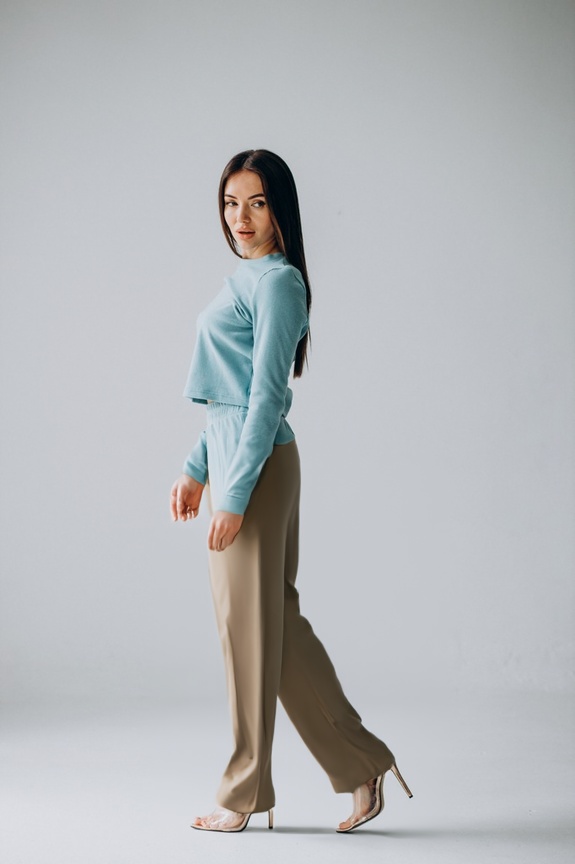 person_10_woman_model__garment_01_pants_beige.jpg