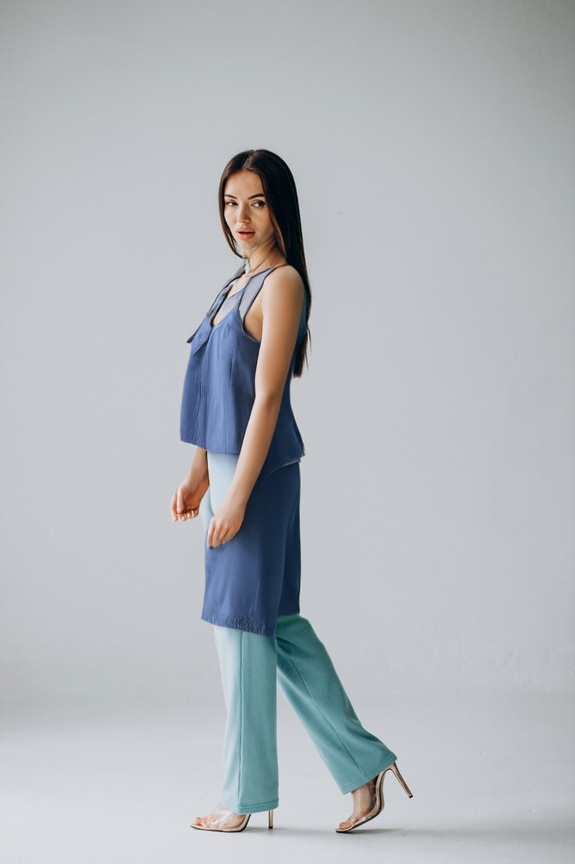 person_10_woman_model__garment_02_dungaree_denim.jpg