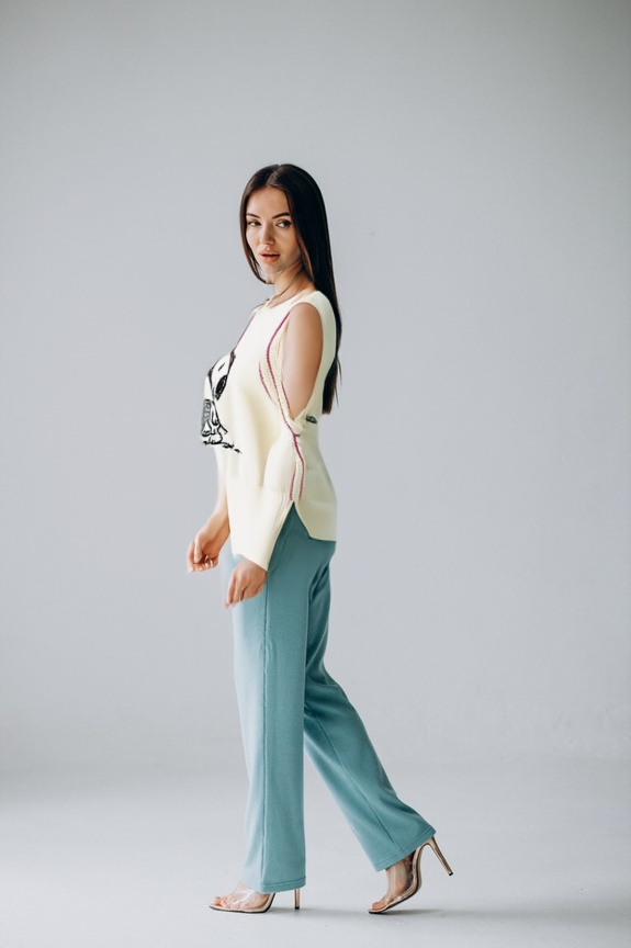 person_10_woman_model__garment_09_vest_snoopy_tennis.jpg
