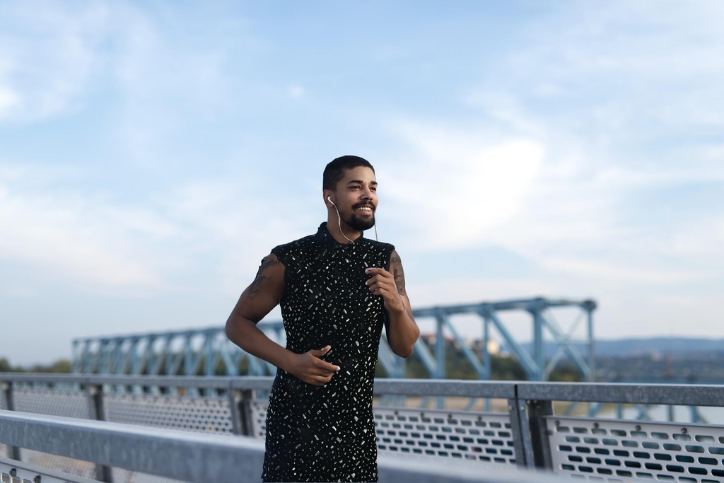 person_01_athlete_running__garment_05_gown_black_sequin.jpg