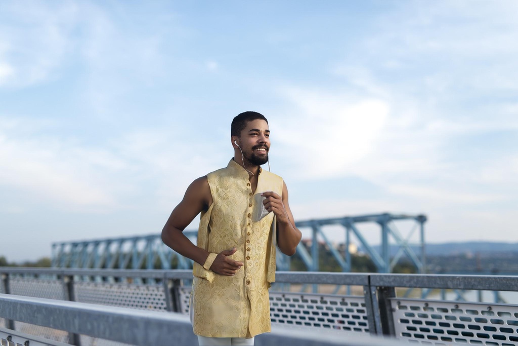 person_01_athlete_running__garment_14_sherwani_mens.jpg