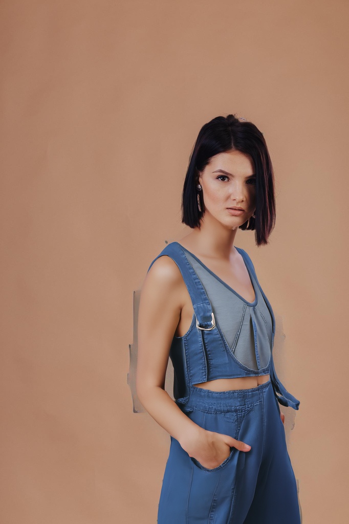 person_02_business_woman_cream__garment_02_dungaree_denim.jpg