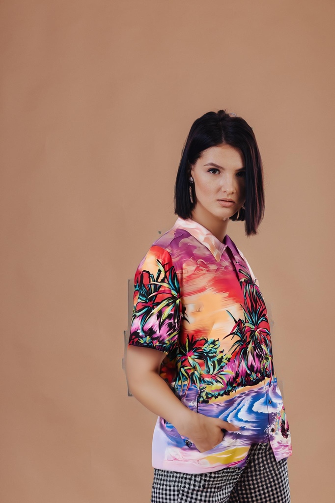person_02_business_woman_cream__garment_03_shirt_dolce.jpg