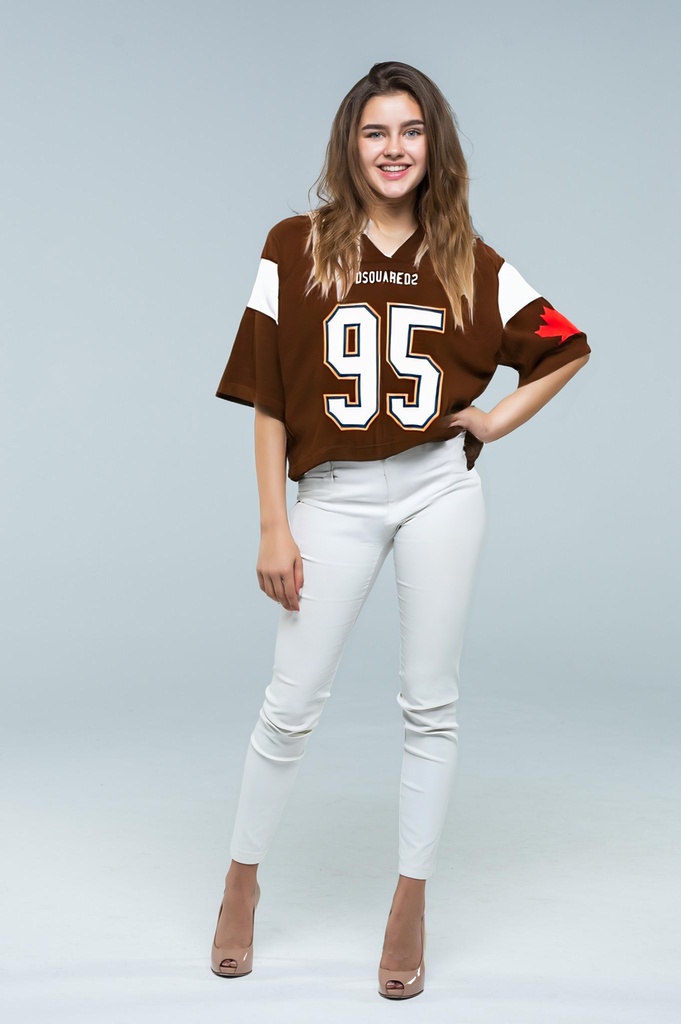 person_03_business_woman_white_bg__garment_07_jersey_dsquared.jpg