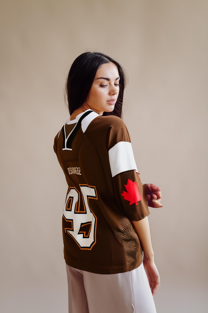 person_04_fashion_portrait_woman__garment_07_jersey_dsquared.jpg