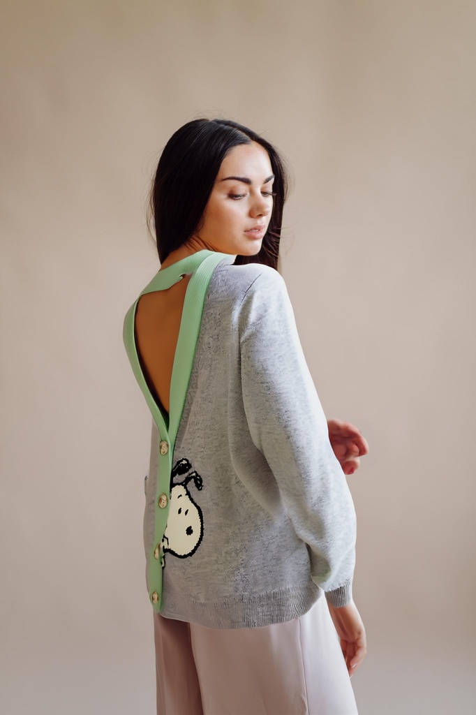 person_04_fashion_portrait_woman__garment_08_cardigan_snoopy.jpg