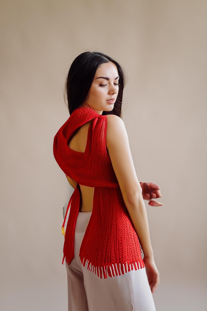 person_04_fashion_portrait_woman__garment_16_generic_adobe.jpg