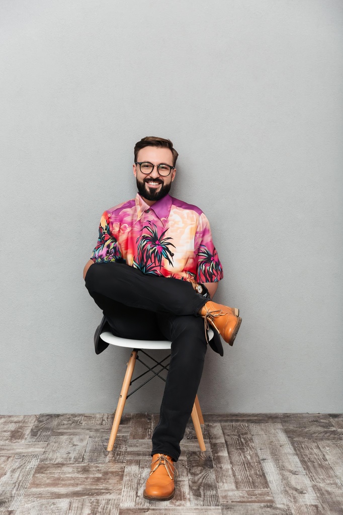person_05_man_casual_sitting__garment_03_shirt_dolce.jpg