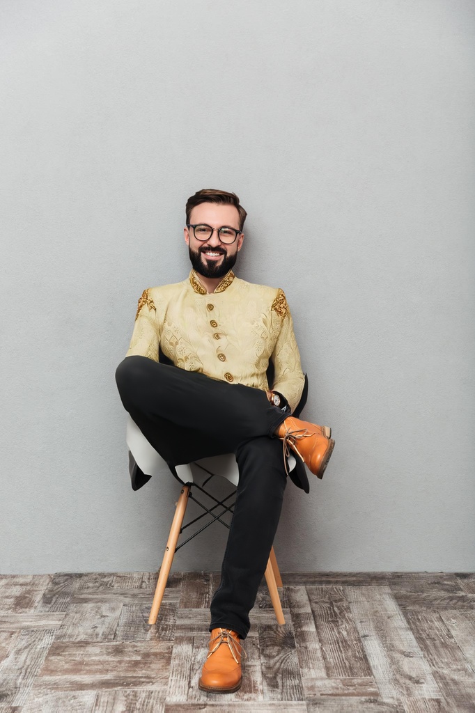 person_05_man_casual_sitting__garment_14_sherwani_mens.jpg