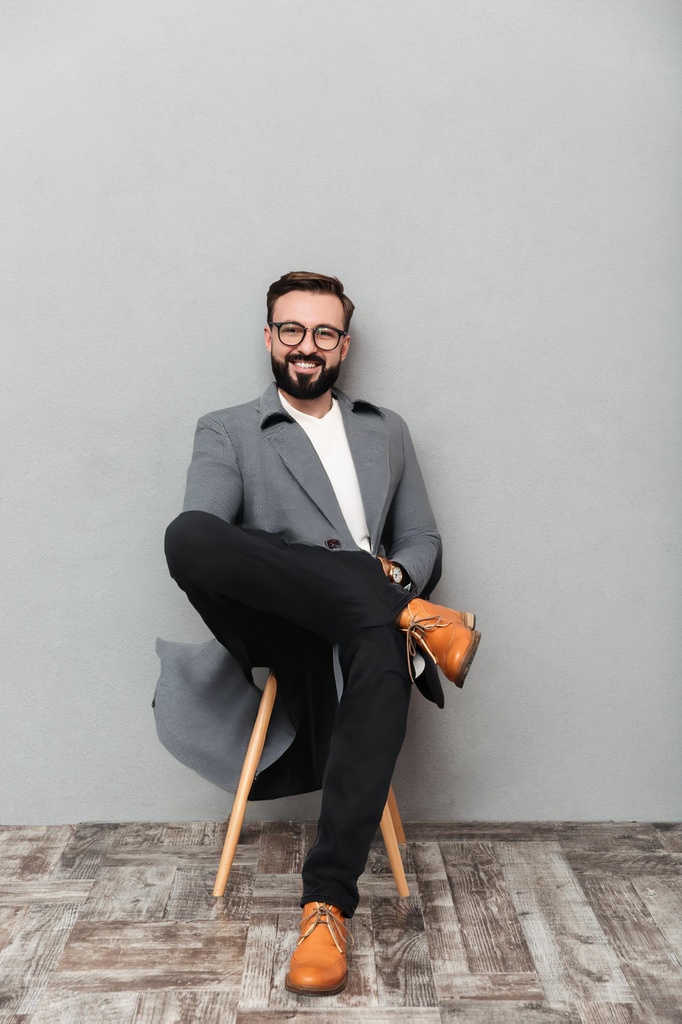person_05_man_casual_sitting__garment_15_overcoat_woolen.jpg