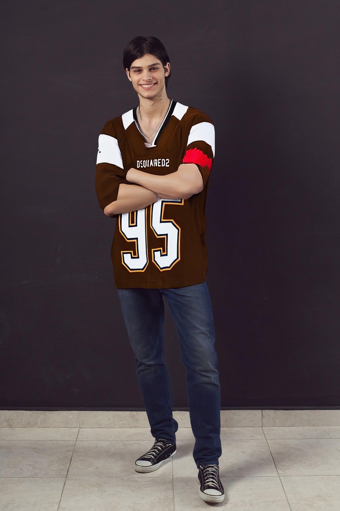 person_07_handsome_young_man__garment_07_jersey_dsquared.jpg