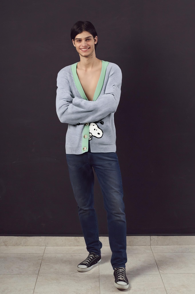 person_07_handsome_young_man__garment_08_cardigan_snoopy.jpg