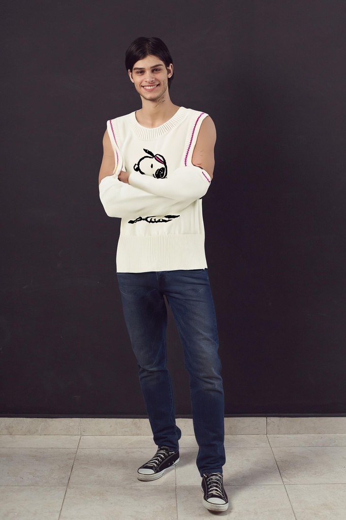 person_07_handsome_young_man__garment_09_vest_snoopy_tennis.jpg