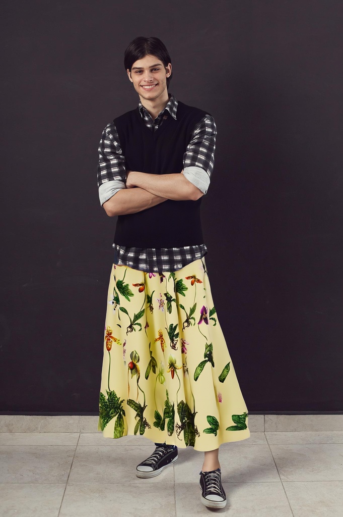 person_07_handsome_young_man__garment_13_skirt_orchid_maxi.jpg