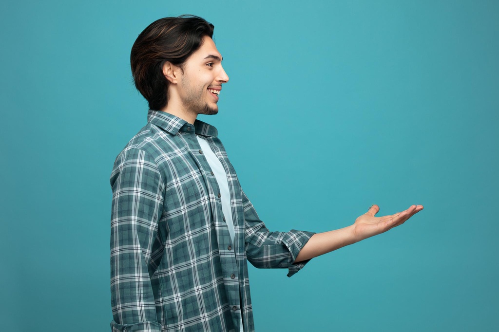 person_08_man_profile_blue_bg__garment_11_jeans_patchwork.jpg