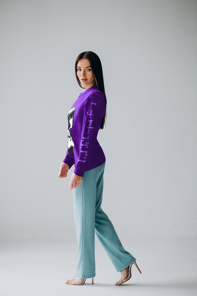 person_10_woman_model__garment_06_longsleeve_flagstuff.jpg