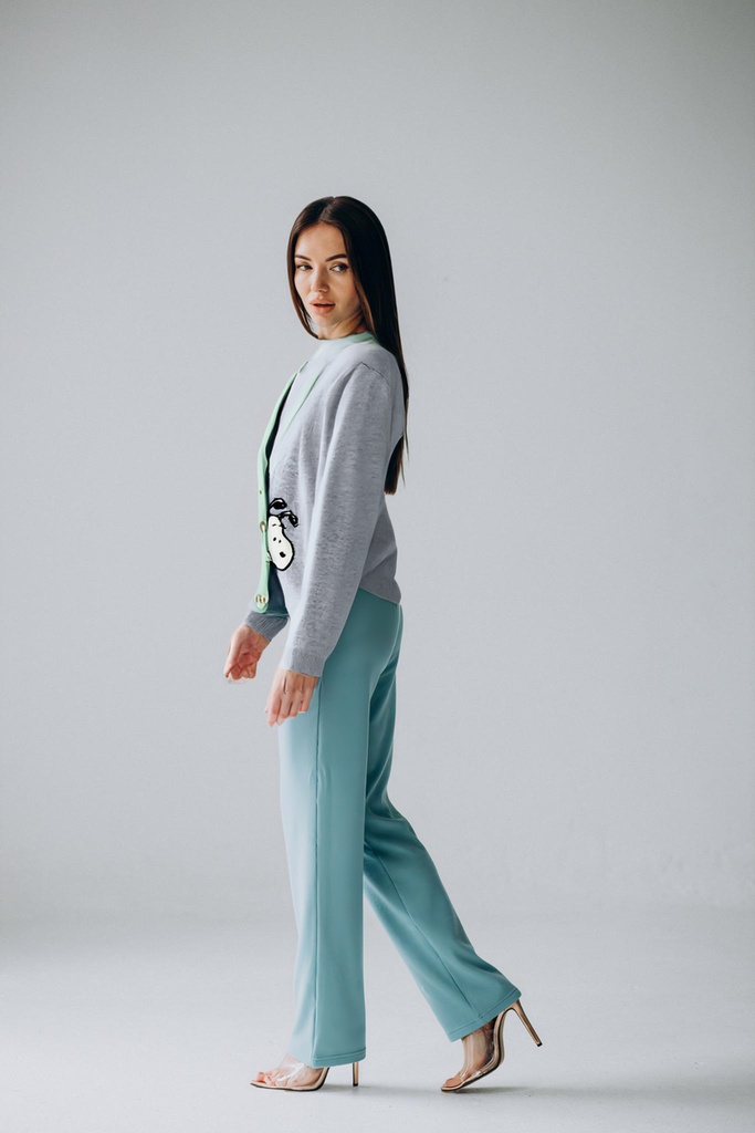 person_10_woman_model__garment_08_cardigan_snoopy.jpg